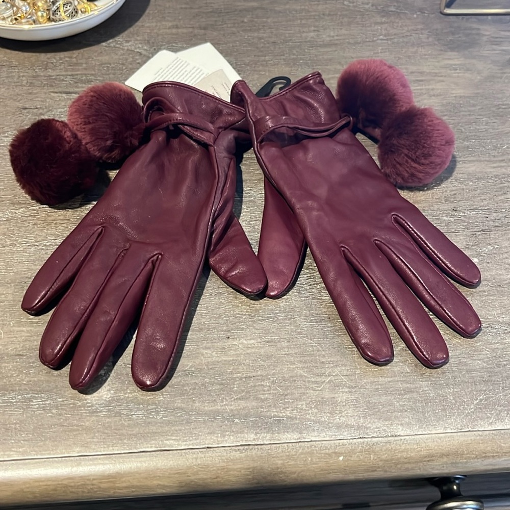 UGG Leather Pom Gloves
